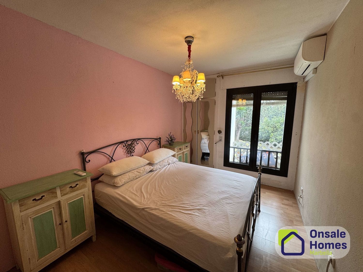 3 bedroom Apartment for sale in Nueva Andalucia with pool garage - € 465,000 (Ref: 9632866)