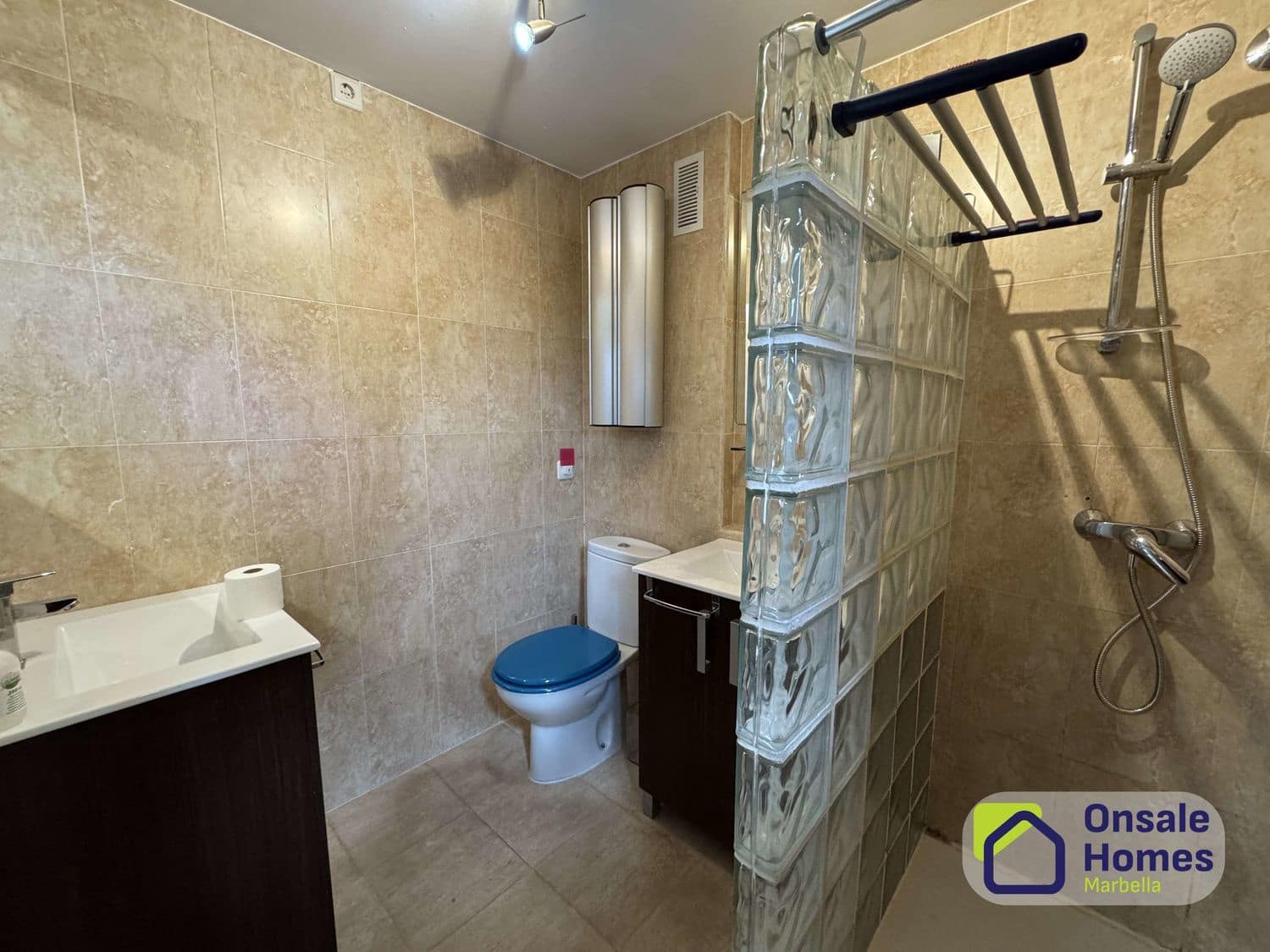 3 bedroom Apartment for sale in Nueva Andalucia with pool garage - € 465,000 (Ref: 9632866)