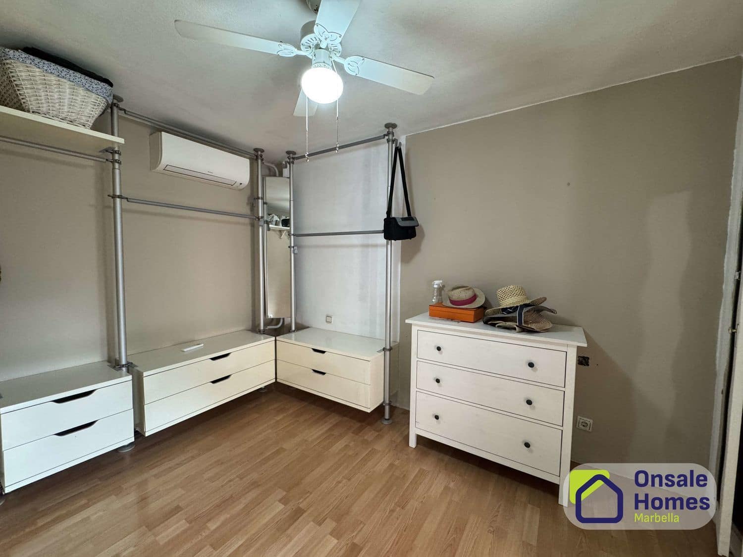 3 bedroom Apartment for sale in Nueva Andalucia with pool garage - € 465,000 (Ref: 9632866)