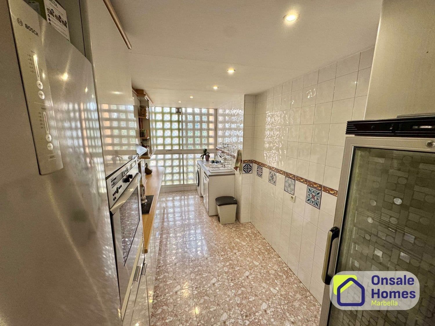 3 bedroom Apartment for sale in Nueva Andalucia with pool garage - € 465,000 (Ref: 9632866)