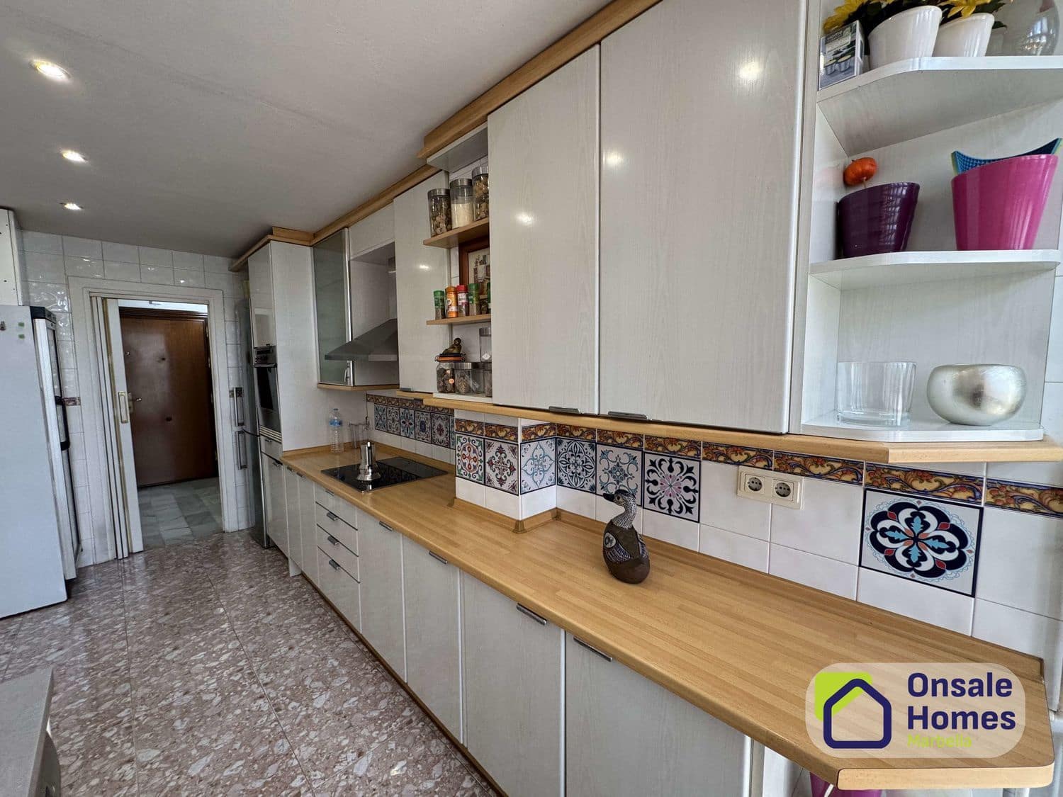 3 bedroom Apartment for sale in Nueva Andalucia with pool garage - € 465,000 (Ref: 9632866)