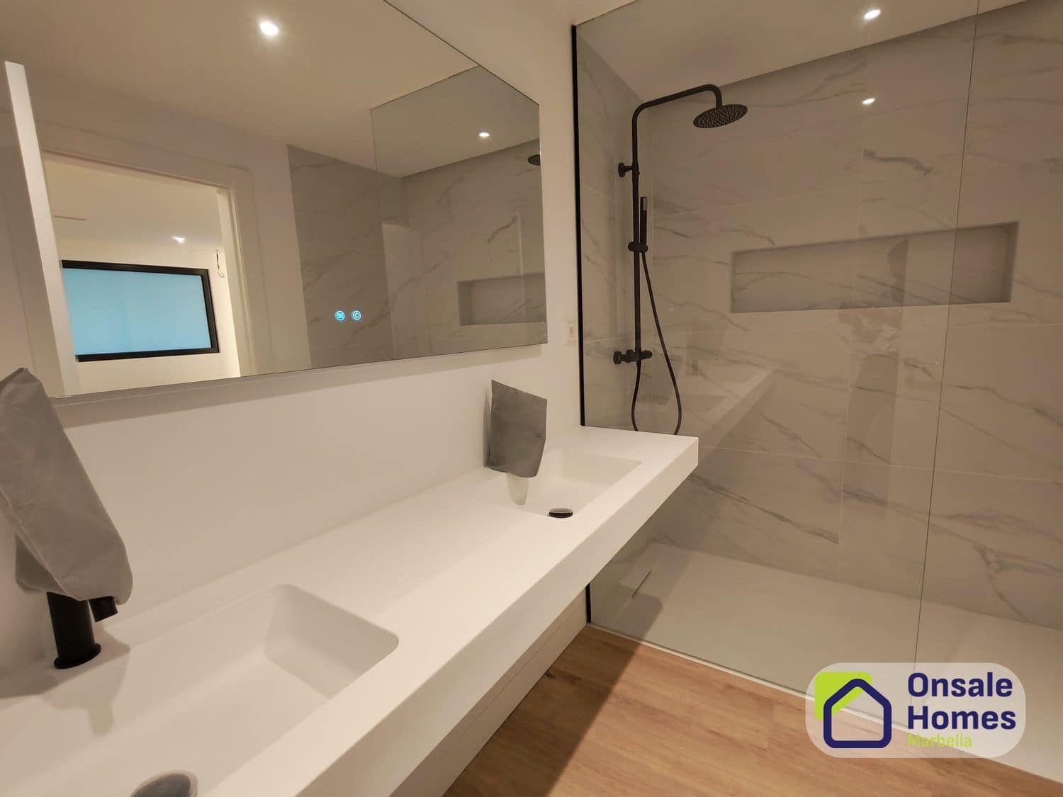 1 Zimmer Apartment zu verkaufen in Nueva Andalucia mit Garage - 357.000 € (Ref: 9632867)