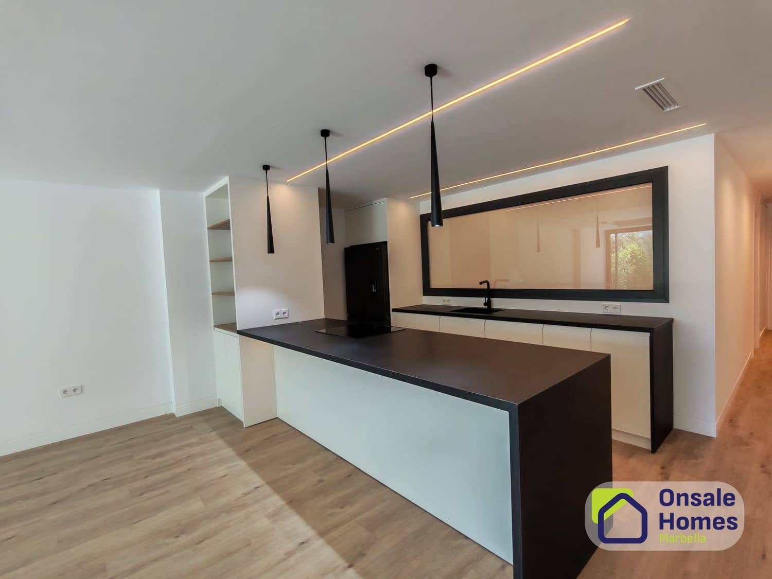 1 Zimmer Apartment zu verkaufen in Nueva Andalucia mit Garage - 357.000 € (Ref: 9632867)