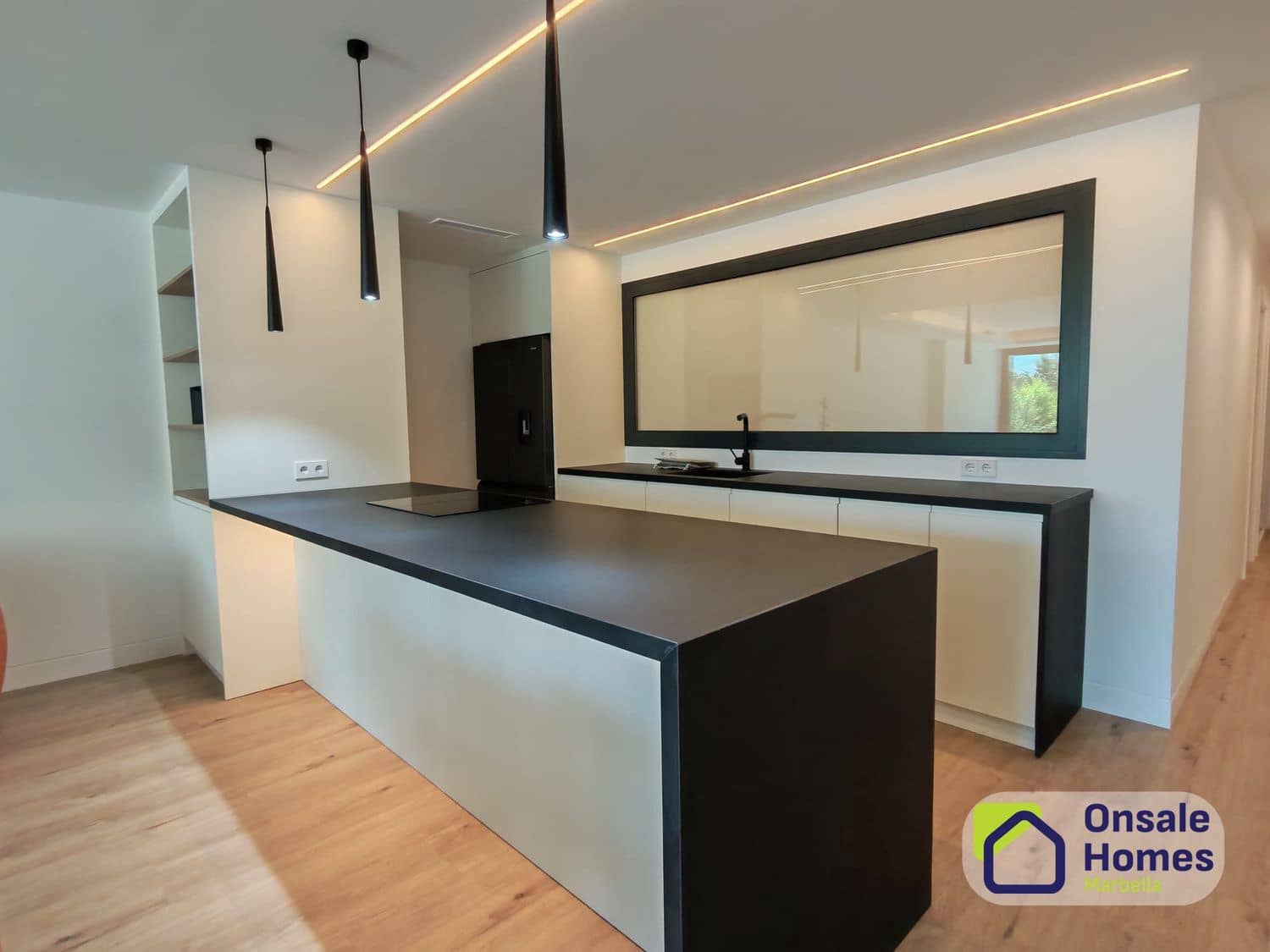 1 Zimmer Apartment zu verkaufen in Nueva Andalucia mit Garage - 357.000 € (Ref: 9632867)