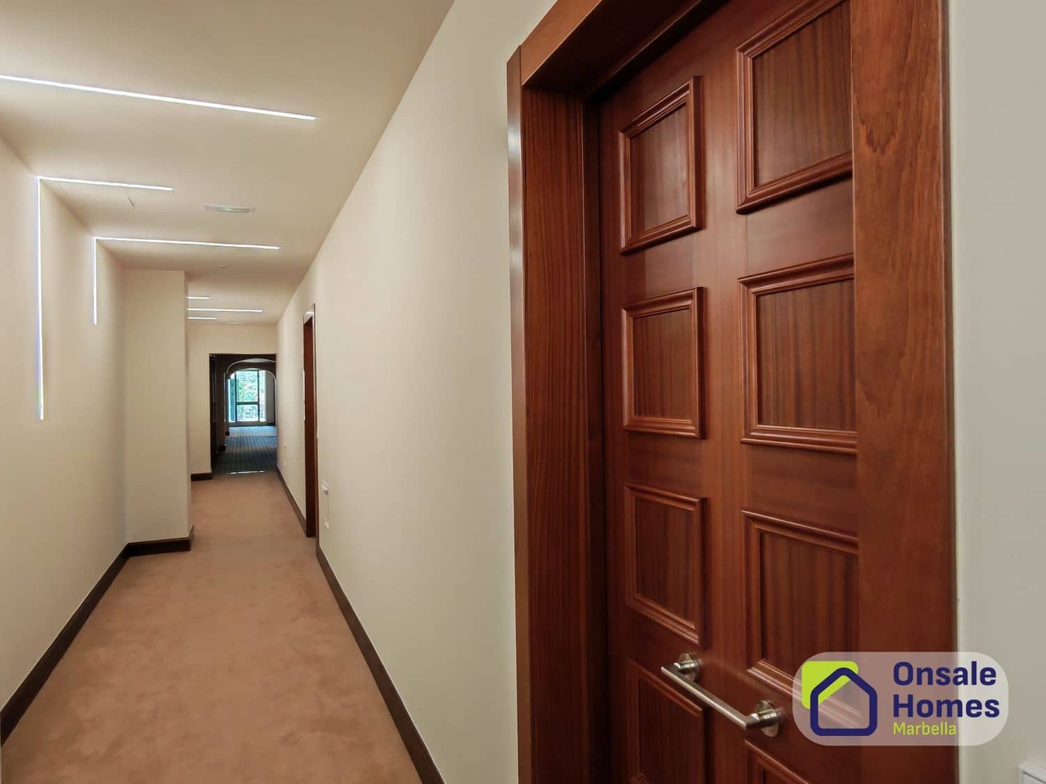 1 Zimmer Apartment zu verkaufen in Nueva Andalucia mit Garage - 357.000 € (Ref: 9632867)