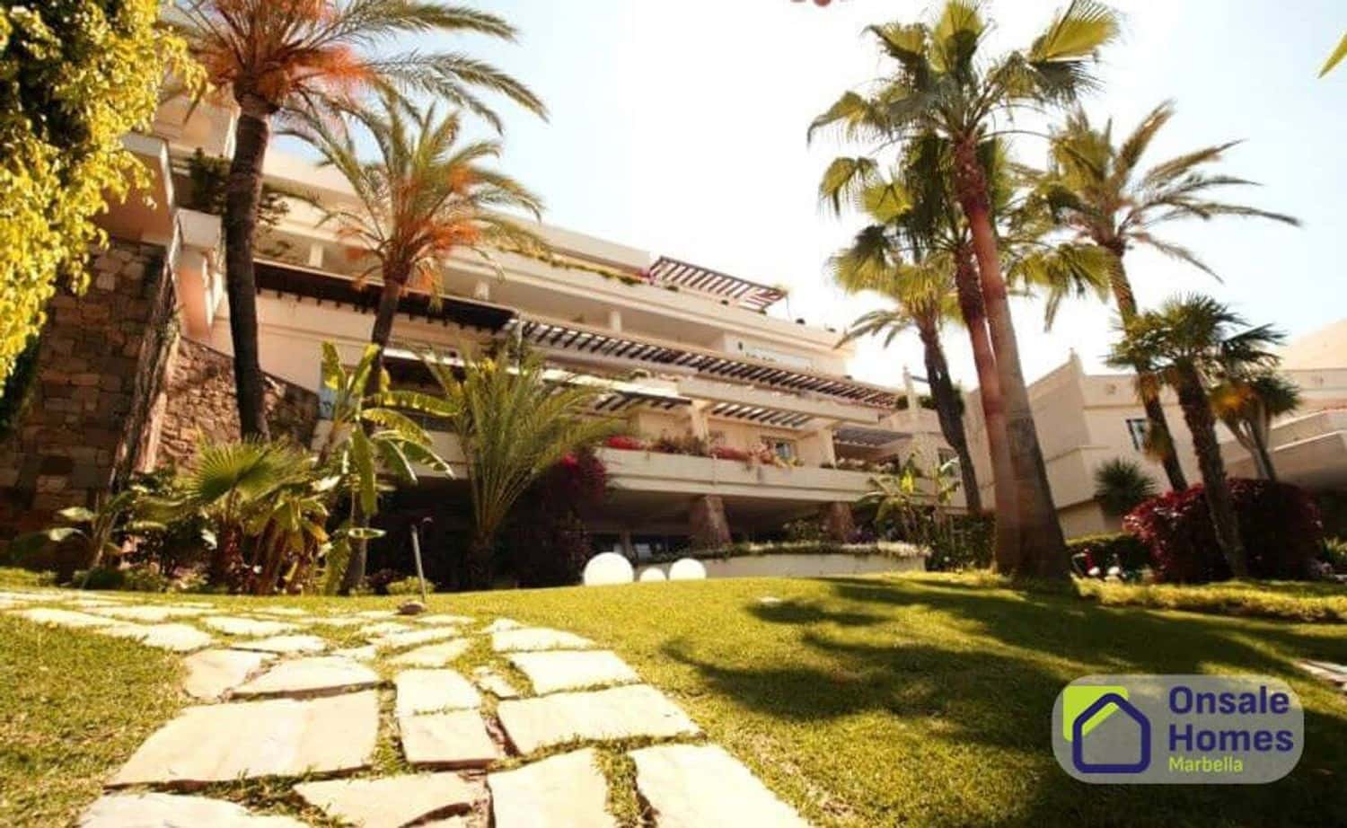 1 Zimmer Apartment zu verkaufen in Nueva Andalucia mit Garage - 357.000 € (Ref: 9632867)