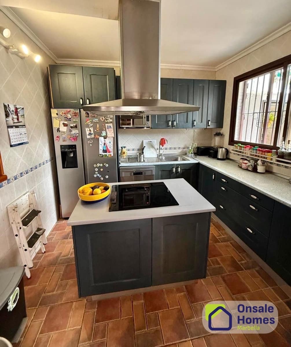 4 chambre Appartement à vendre à Marbella avec piscine garage - 650 000 € (Ref: 9647655)