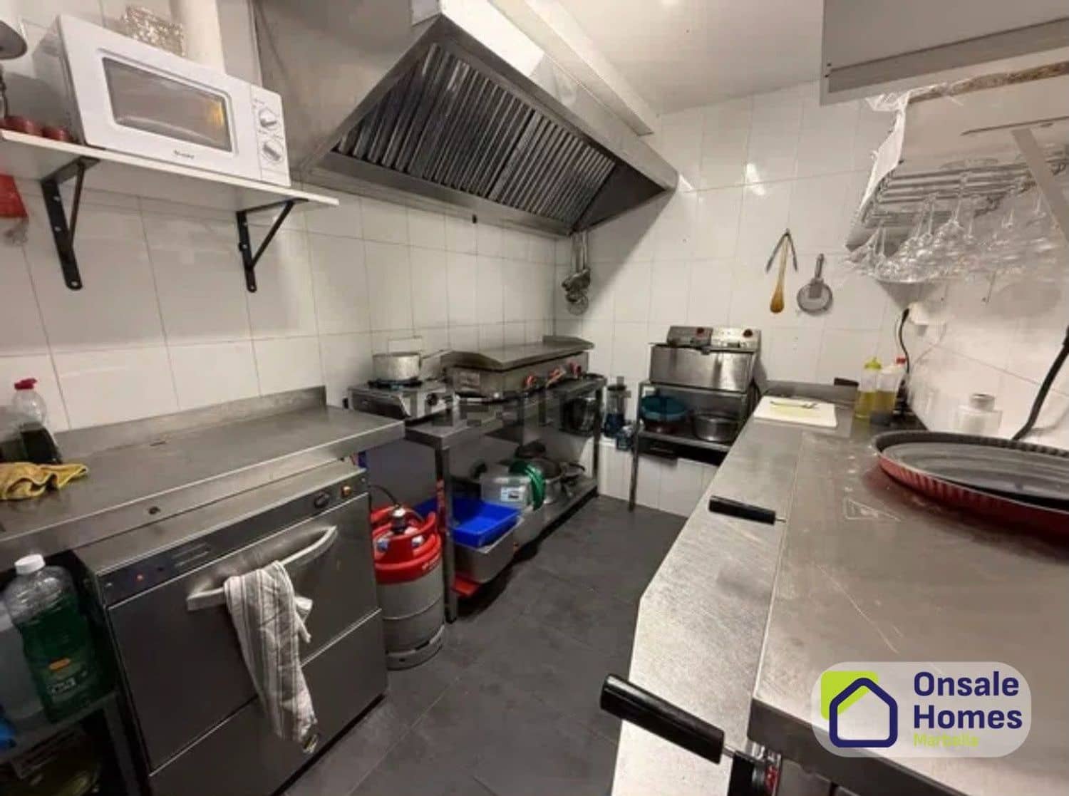 Commercial for sale in Marbella - € 170,000 (Ref: 9654521)
