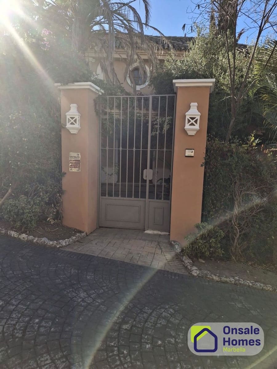 5 sypialnia Willa na sprzedaż w Estepona z basenem garażem - 1 400 000 € (Ref: 9658157)