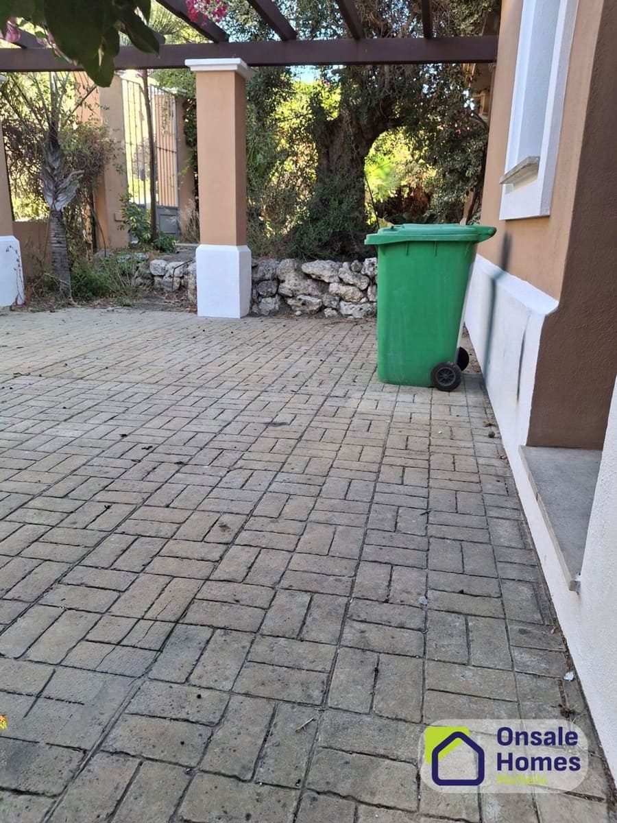 5 sypialnia Willa na sprzedaż w Estepona z basenem garażem - 1 400 000 € (Ref: 9658157)