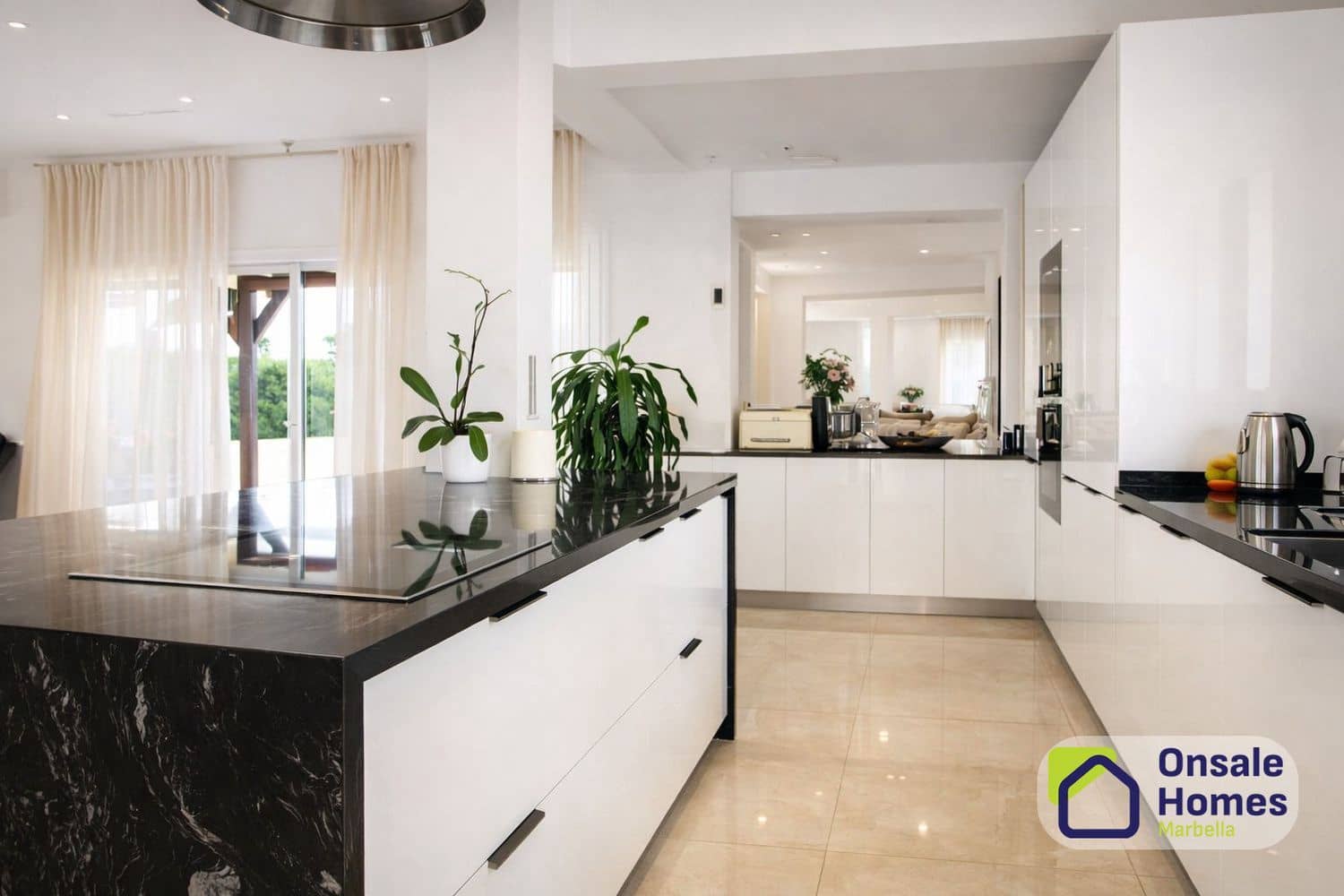 3 bedroom Villa for rent in Marbella with pool garage - € 7,000 (Ref: 9669773)