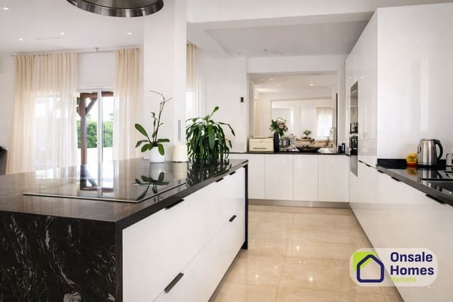 3 bedroom Villa for rent in Valdeolletas - Las Cancelas - Xarblanca, Marbella with pool garage - € 7,000 (Ref: 9669773)