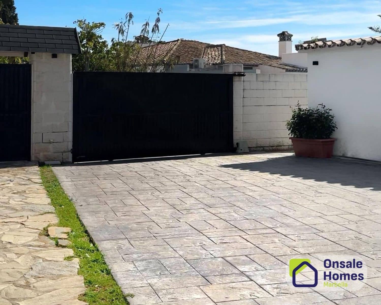 3 bedroom Villa for rent in Marbella with pool garage - € 7,000 (Ref: 9669773)