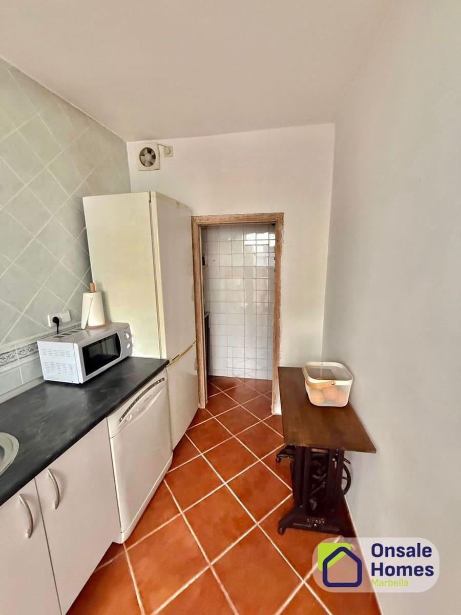 5 bedroom Townhouse for sale in San Pedro de Alcantara with garage - € 680,000 (Ref: 9679422)