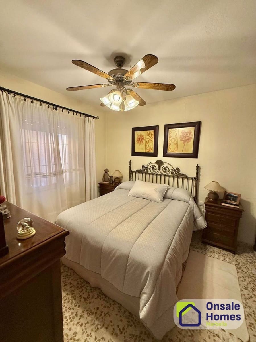 5 bedroom Townhouse for sale in San Pedro de Alcantara with garage - € 680,000 (Ref: 9679422)