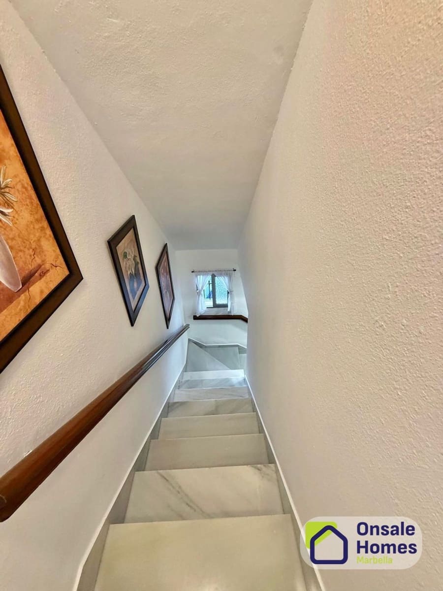 5 bedroom Townhouse for sale in San Pedro de Alcantara with garage - € 680,000 (Ref: 9679422)