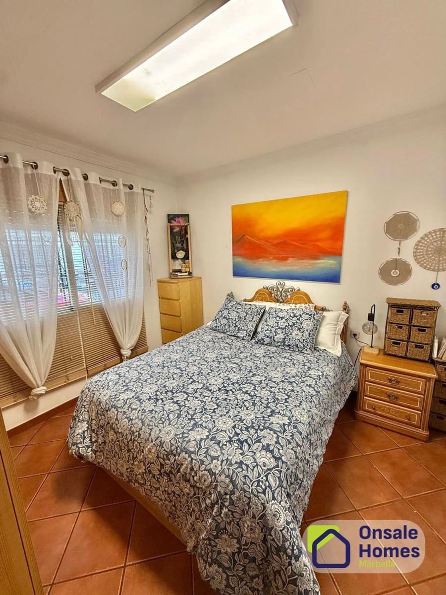 5 bedroom Townhouse for sale in San Pedro de Alcantara with garage - € 680,000 (Ref: 9679422)