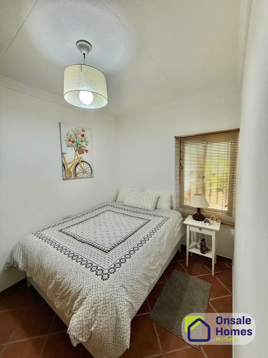 5 bedroom Townhouse for sale in San Pedro de Alcantara with garage - € 680,000 (Ref: 9679422)