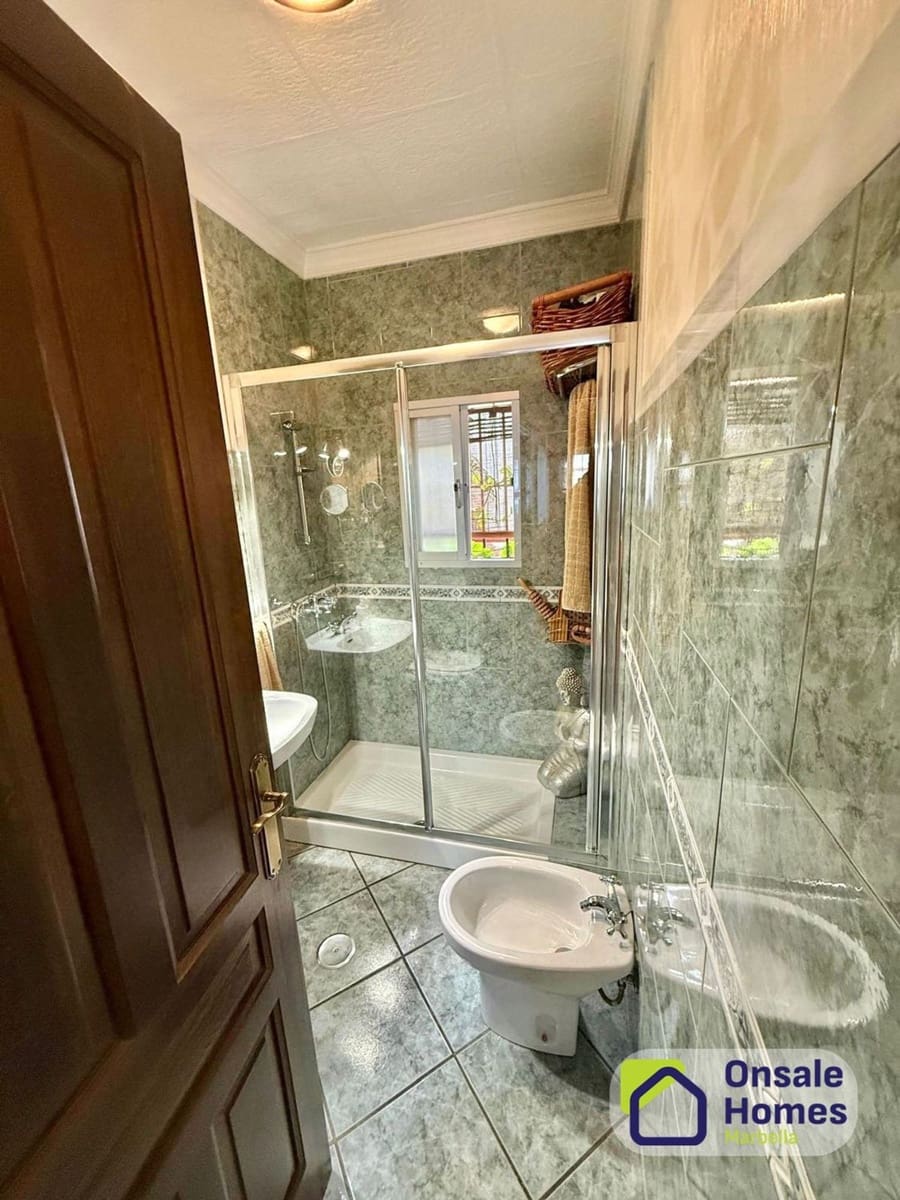 5 bedroom Townhouse for sale in San Pedro de Alcantara with garage - € 680,000 (Ref: 9679422)