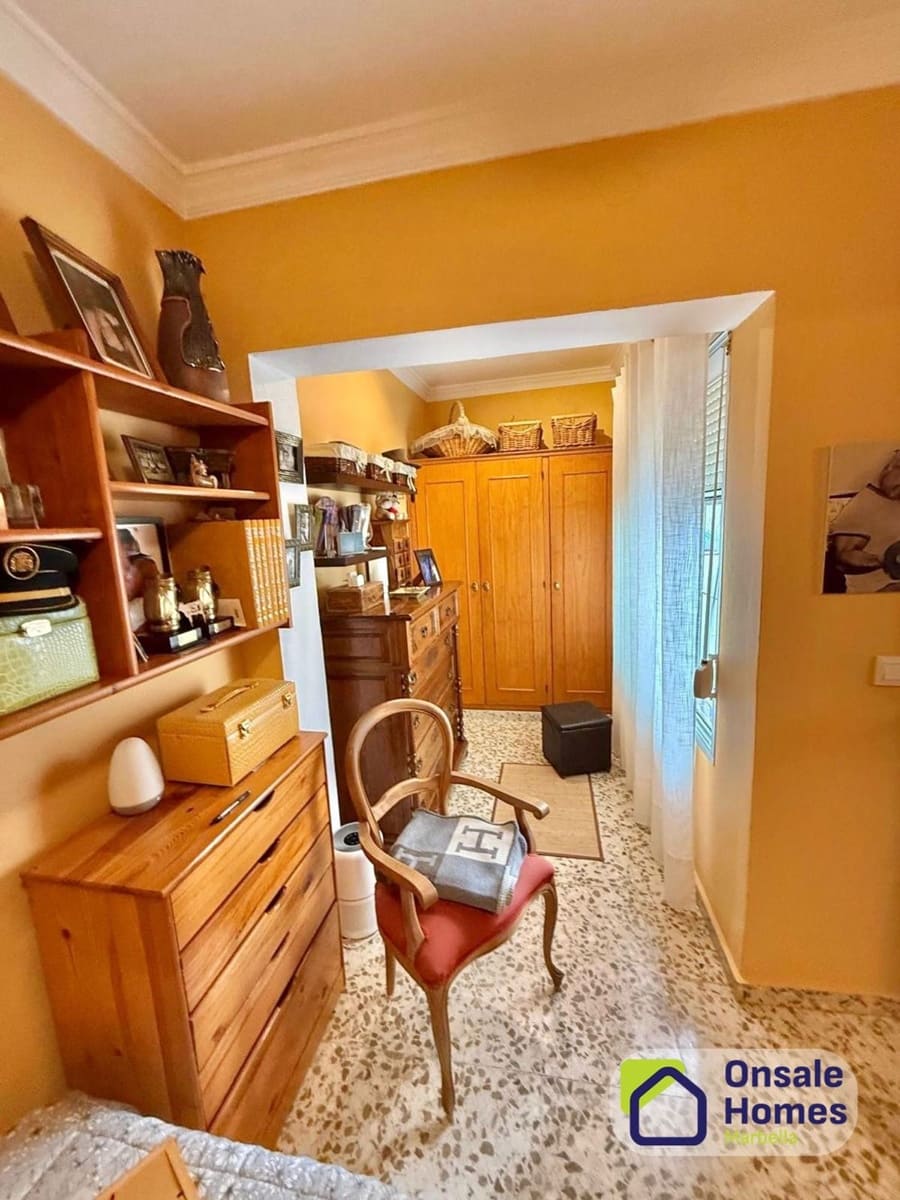 5 bedroom Townhouse for sale in San Pedro de Alcantara with garage - € 680,000 (Ref: 9679422)