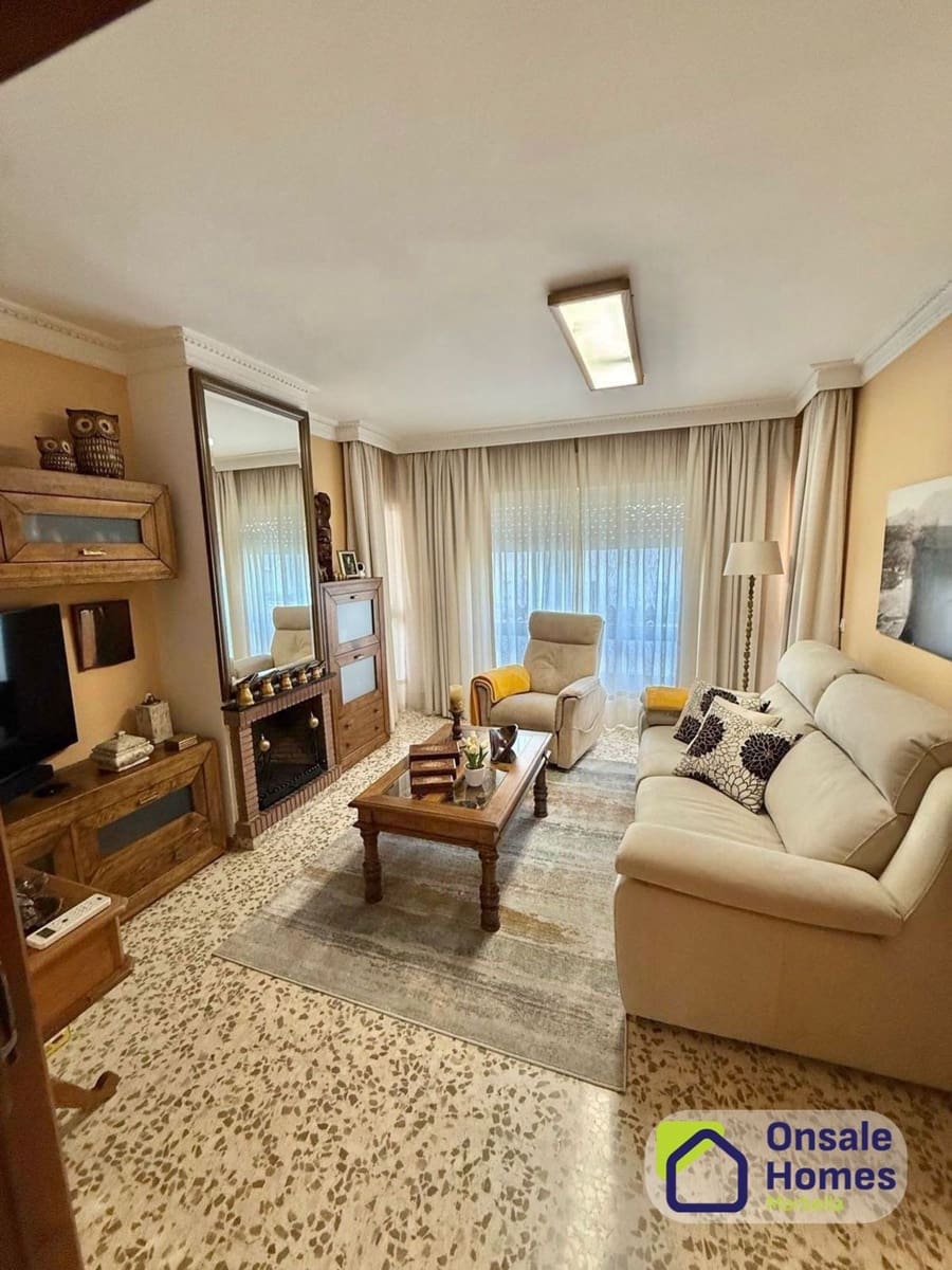 5 bedroom Townhouse for sale in San Pedro de Alcantara with garage - € 680,000 (Ref: 9679422)