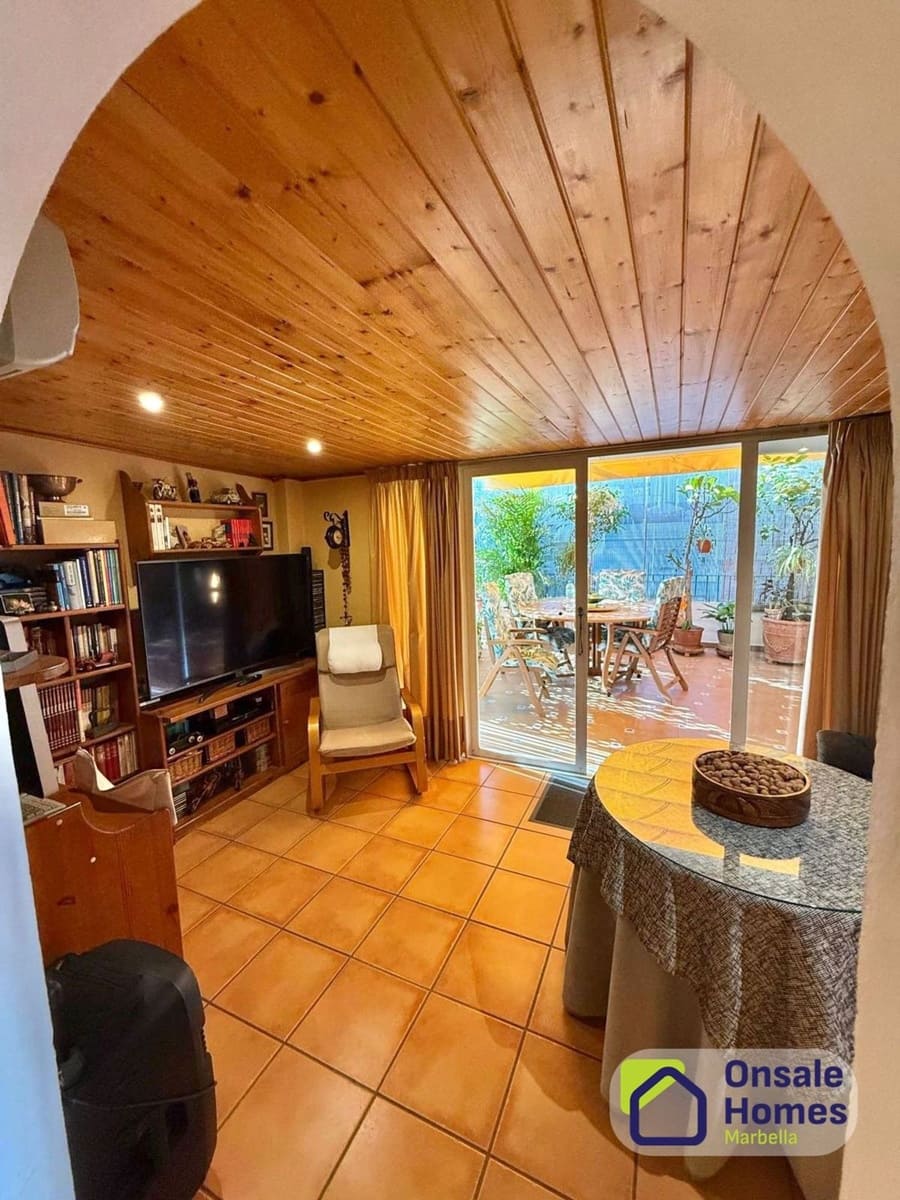 5 bedroom Townhouse for sale in San Pedro de Alcantara with garage - € 680,000 (Ref: 9679422)