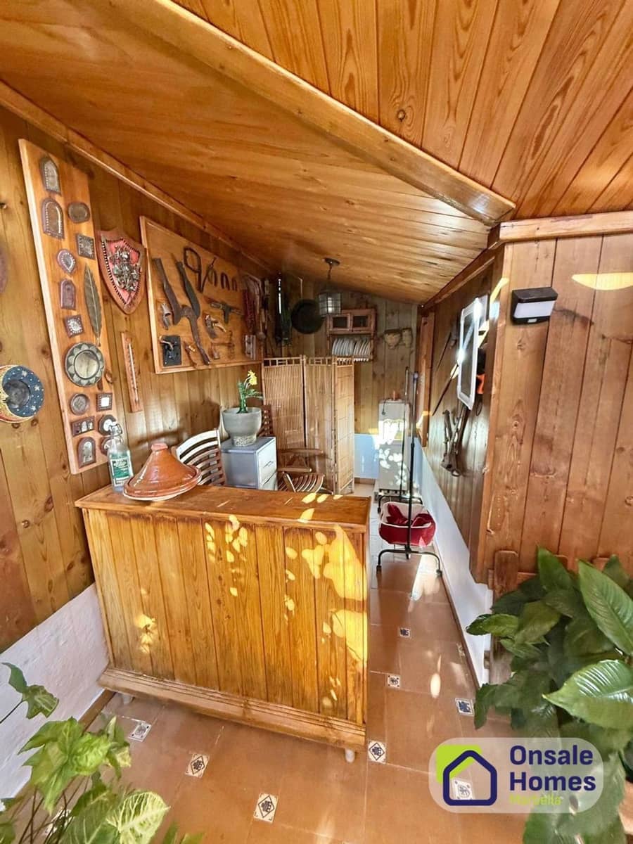 5 bedroom Townhouse for sale in San Pedro de Alcantara with garage - € 680,000 (Ref: 9679422)