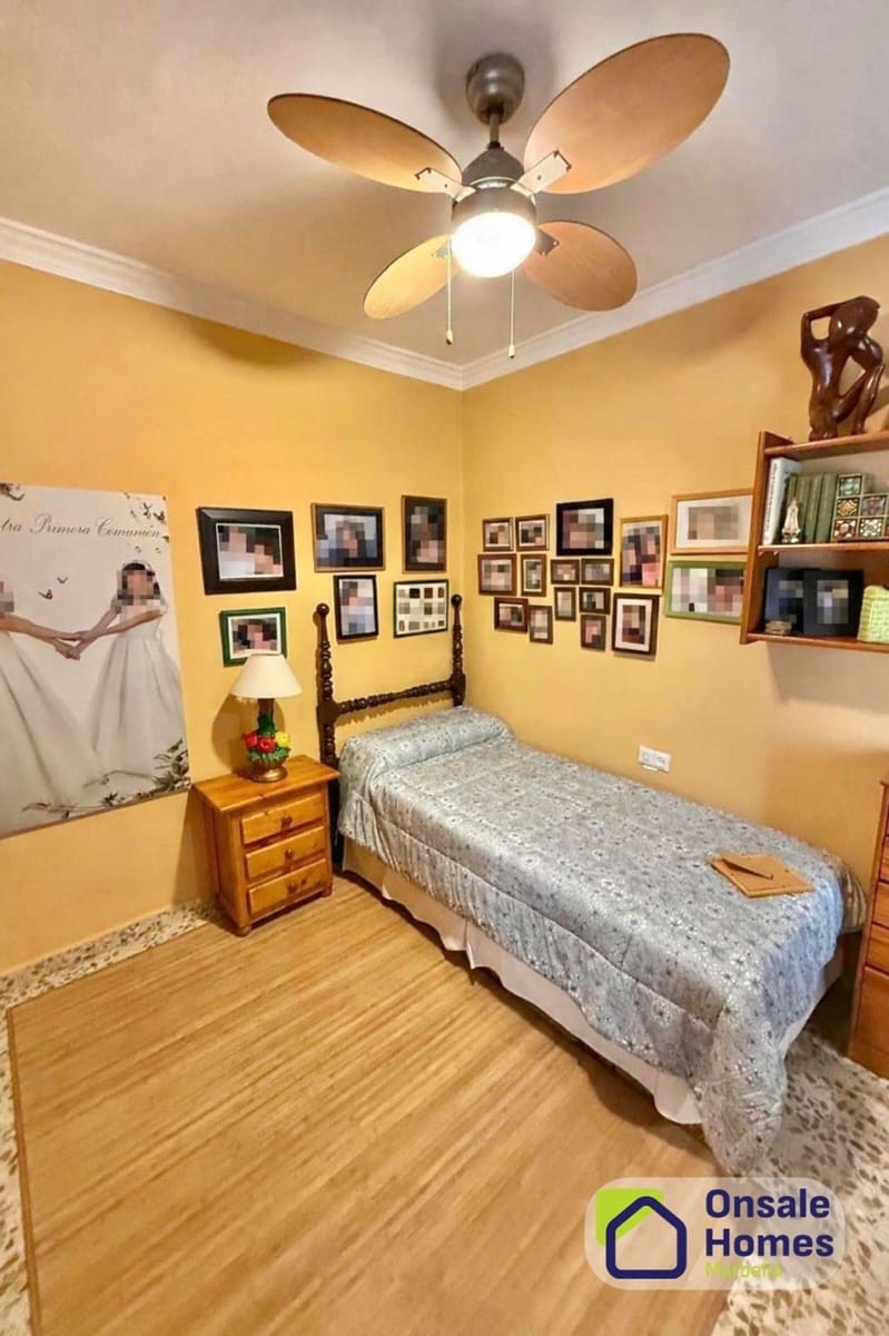 5 bedroom Townhouse for sale in San Pedro de Alcantara with garage - € 680,000 (Ref: 9679422)