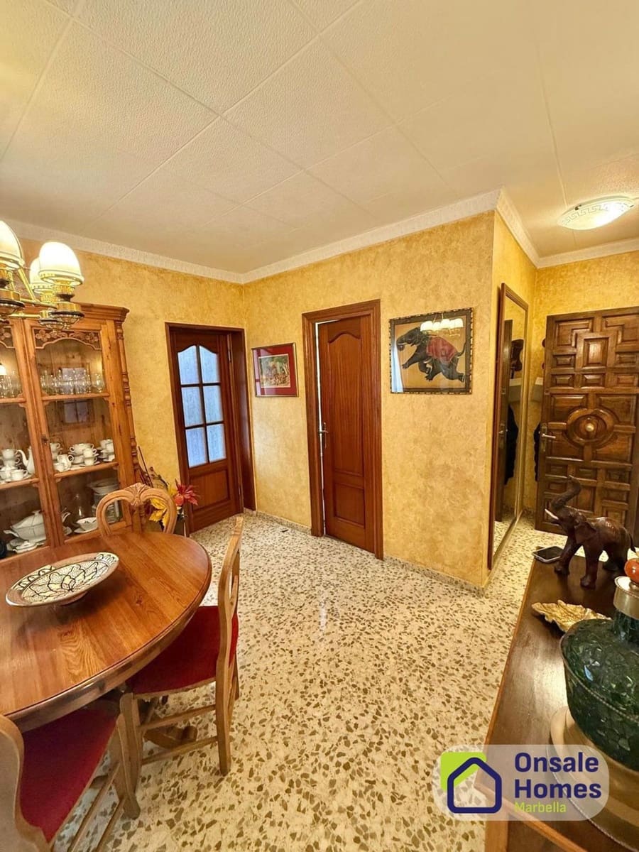 5 bedroom Townhouse for sale in San Pedro de Alcantara with garage - € 680,000 (Ref: 9679422)