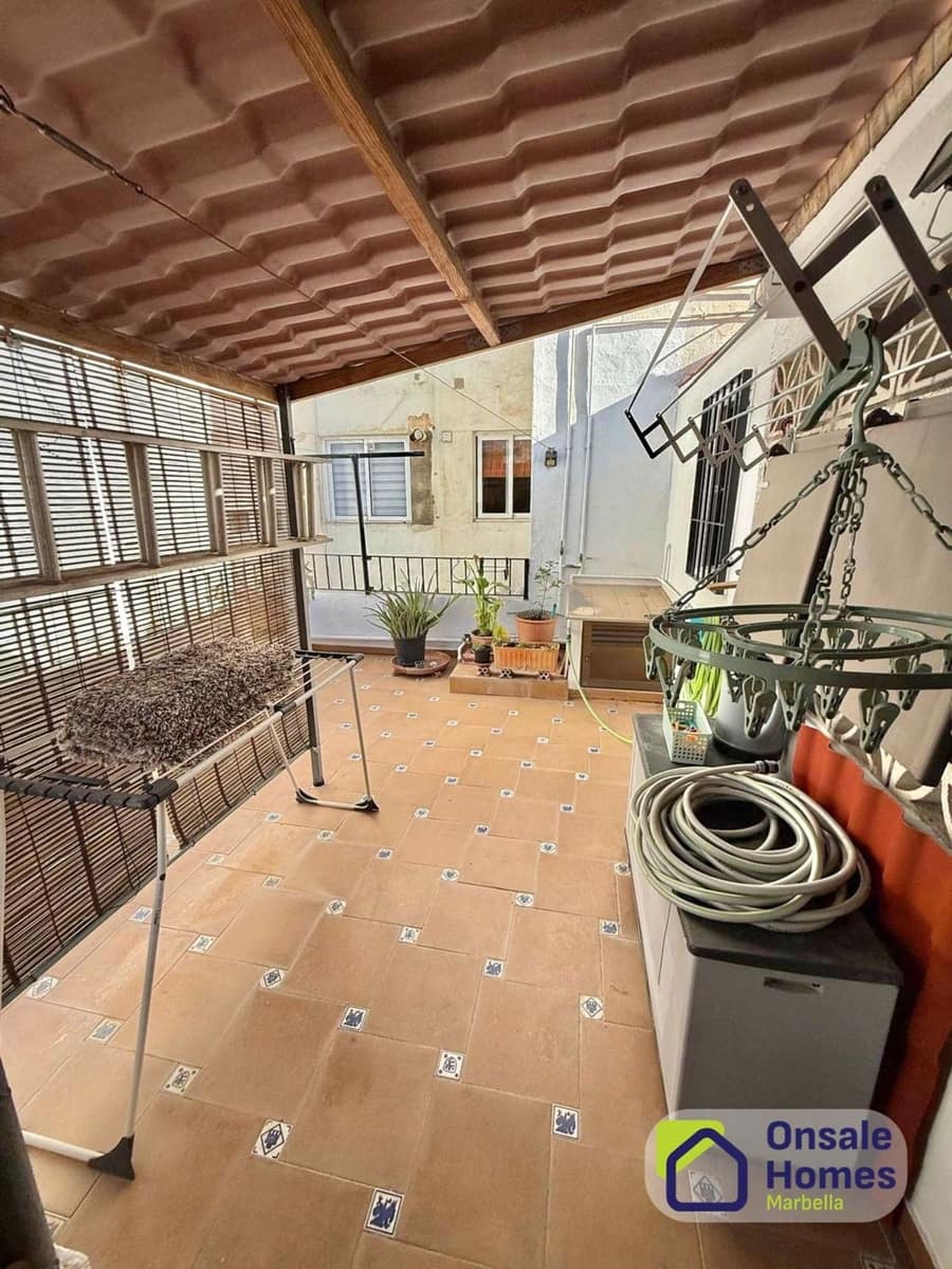 5 bedroom Townhouse for sale in San Pedro de Alcantara with garage - € 680,000 (Ref: 9679422)