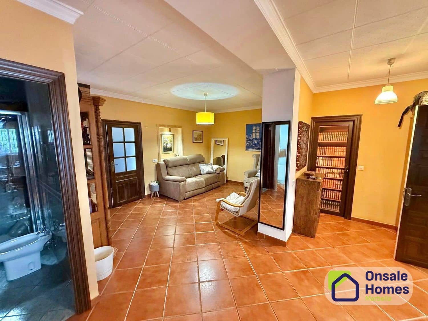 5 bedroom Townhouse for sale in San Pedro de Alcantara with garage - € 680,000 (Ref: 9679422)