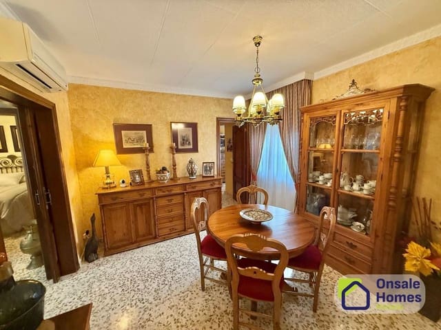 5 makuuhuone Omakotitalo myytävänä paikassa San Pedro de Alcántara Pueblo, Marbella mukana 
autotalli - 680 000 € (Ref: 9679422)