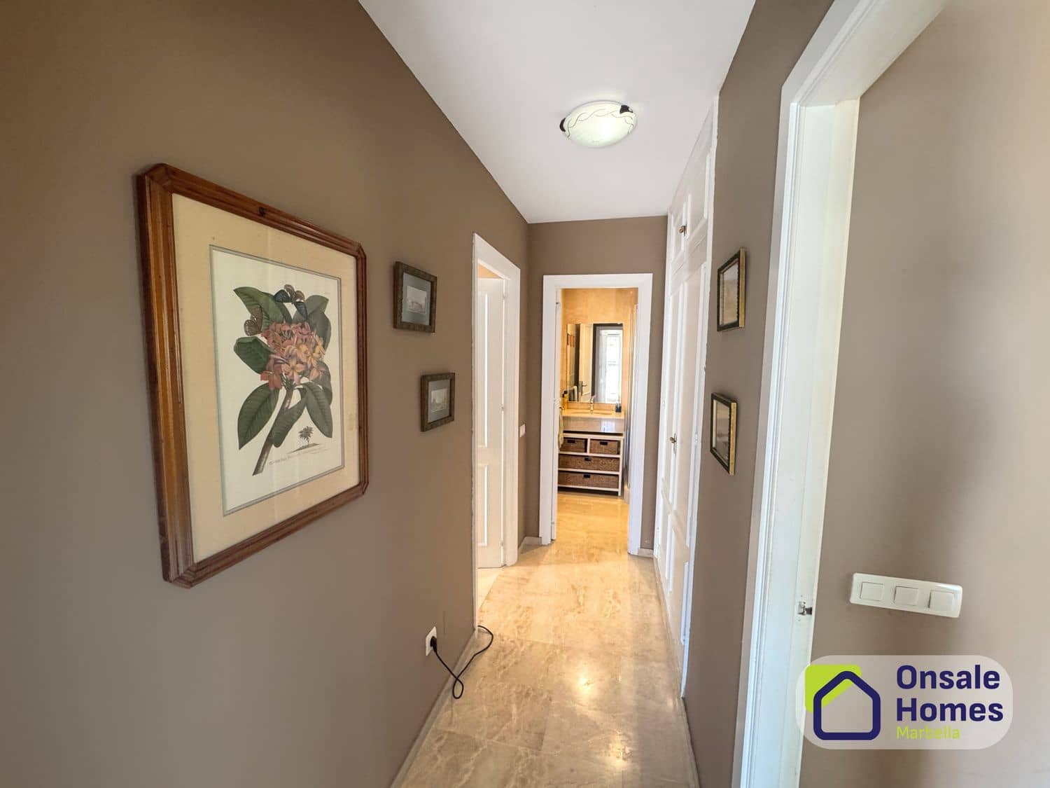 3 sovrum Lägenhet till salu i Nueva Andalucia med pool garage - 630 000 € (Ref: 9689985)