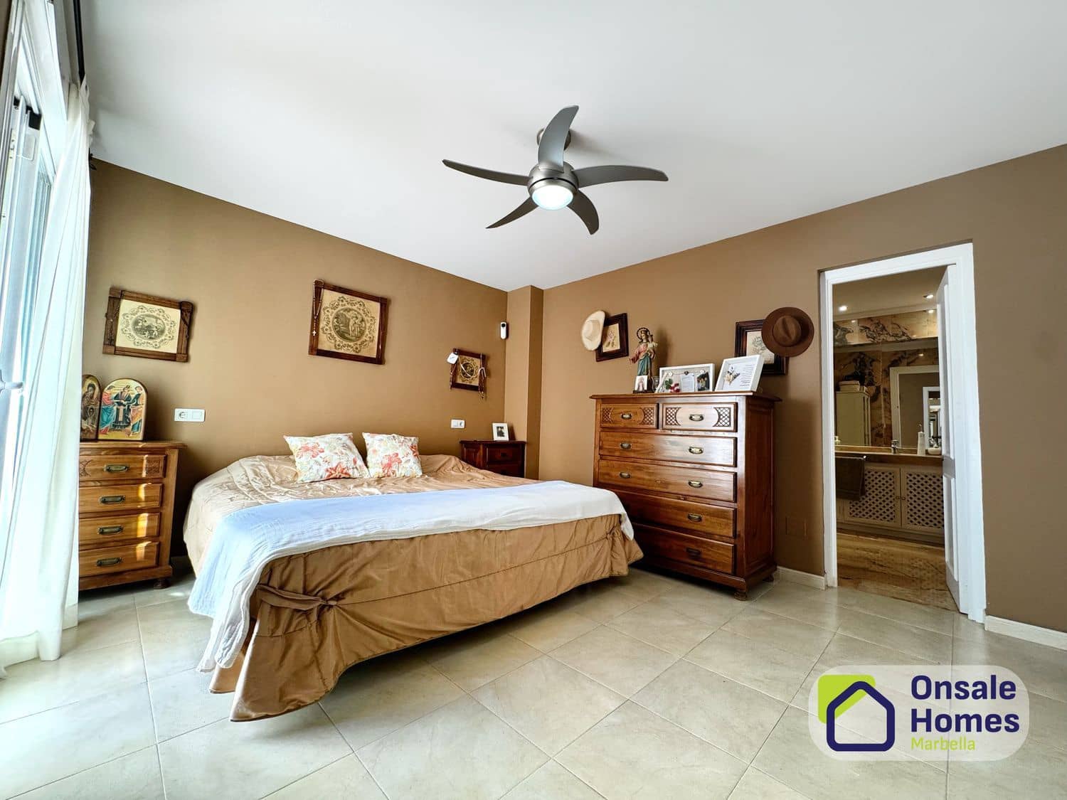 3 sovrum Lägenhet till salu i Nueva Andalucia med pool garage - 630 000 € (Ref: 9689985)