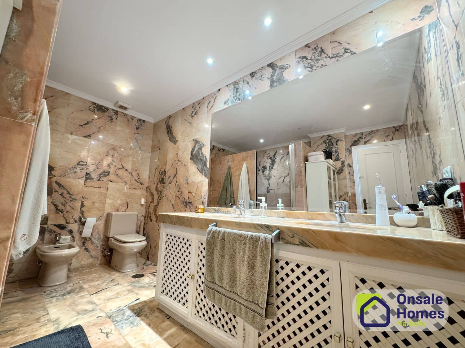 3 sovrum Lägenhet till salu i Nueva Andalucia med pool garage - 630 000 € (Ref: 9689985)