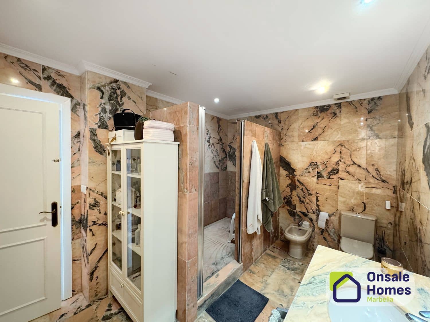 3 sovrum Lägenhet till salu i Nueva Andalucia med pool garage - 630 000 € (Ref: 9689985)