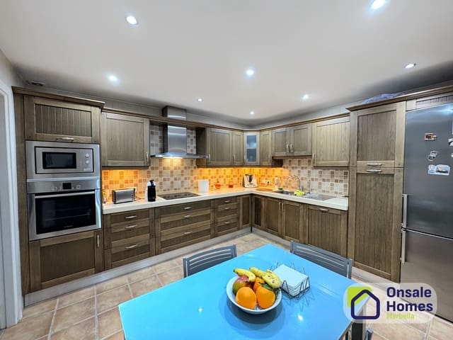 3 sovrum Lägenhet till salu i Nueva Andalucía Centro, Marbella med pool garage - 630 000 € (Ref: 9689985)