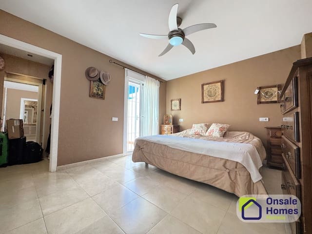 3 sovrum Lägenhet till salu i Nueva Andalucía Centro, Marbella med pool garage - 630 000 € (Ref: 9689985)