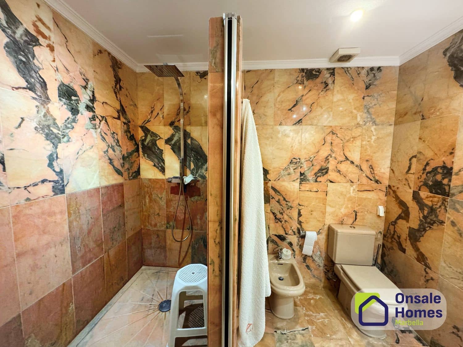 3 sovrum Lägenhet till salu i Nueva Andalucia med pool garage - 630 000 € (Ref: 9689985)