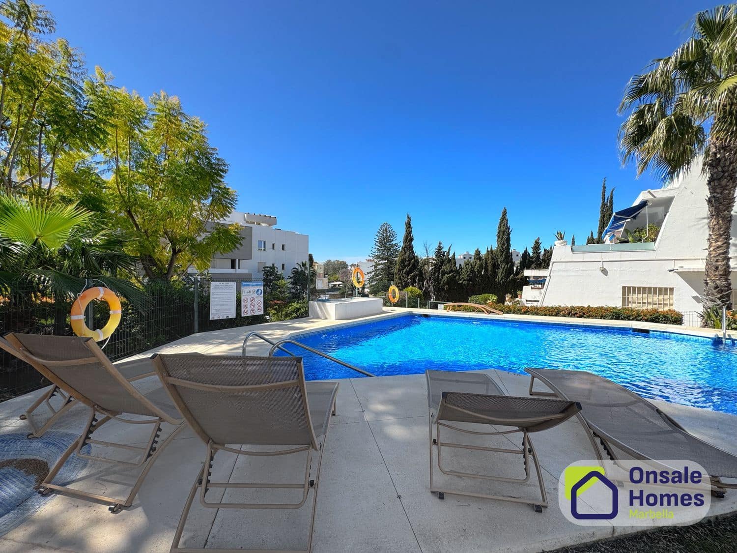 3 sovrum Lägenhet till salu i Nueva Andalucia med pool garage - 630 000 € (Ref: 9689985)