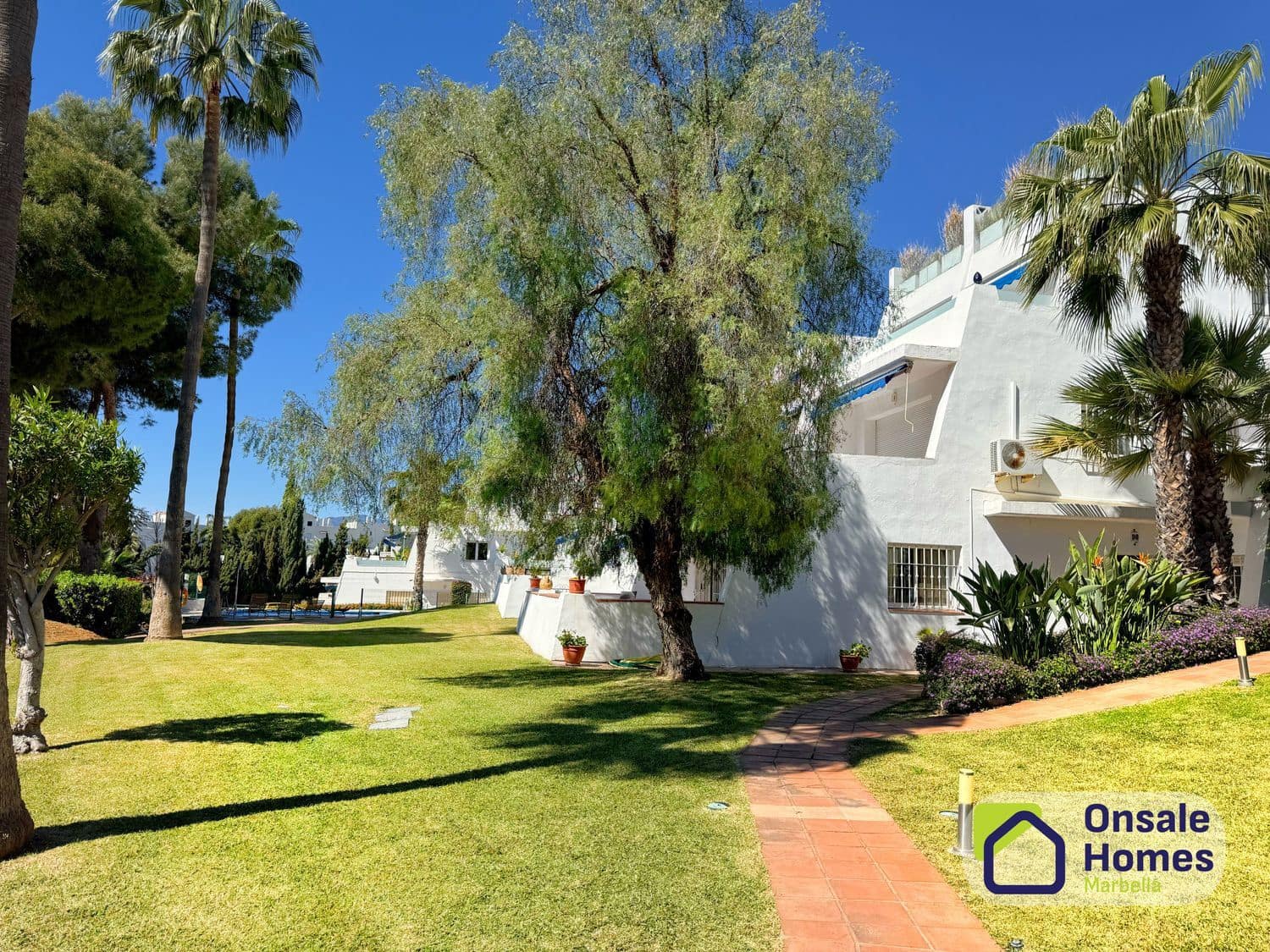 3 soveværelse Lejlighed til salg i Nueva Andalucia med swimmingpool garage - € 630.000 (Ref: 9689985)