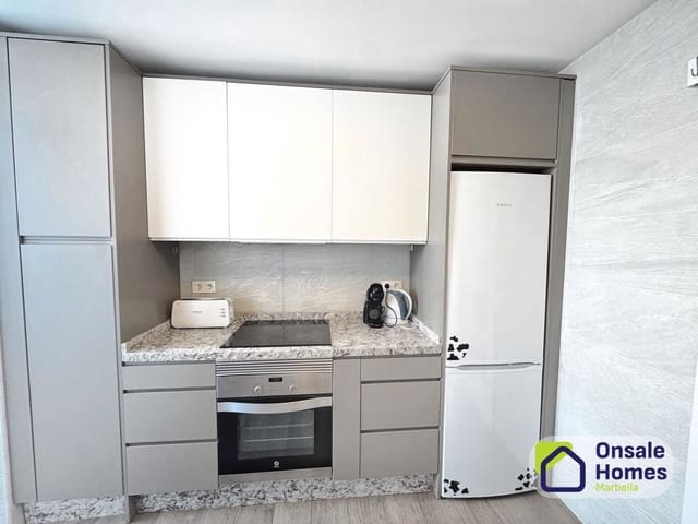 2 quarto Apartamento para venda em Los Jardines de Marbella - La Ermita, Marbella com garagem - 405 000 € (Ref: 9709474)