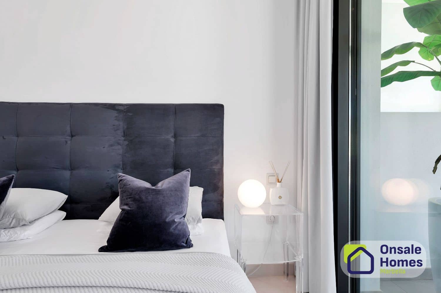 2 soveværelse Lejlighed til salg i New Golden Mile med swimmingpool garage - € 825.000 (Ref: 9714308)