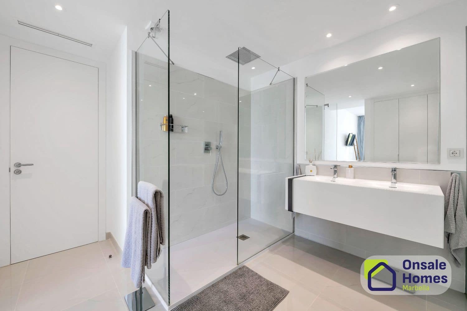 2 soveværelse Lejlighed til salg i New Golden Mile med swimmingpool garage - € 825.000 (Ref: 9714308)