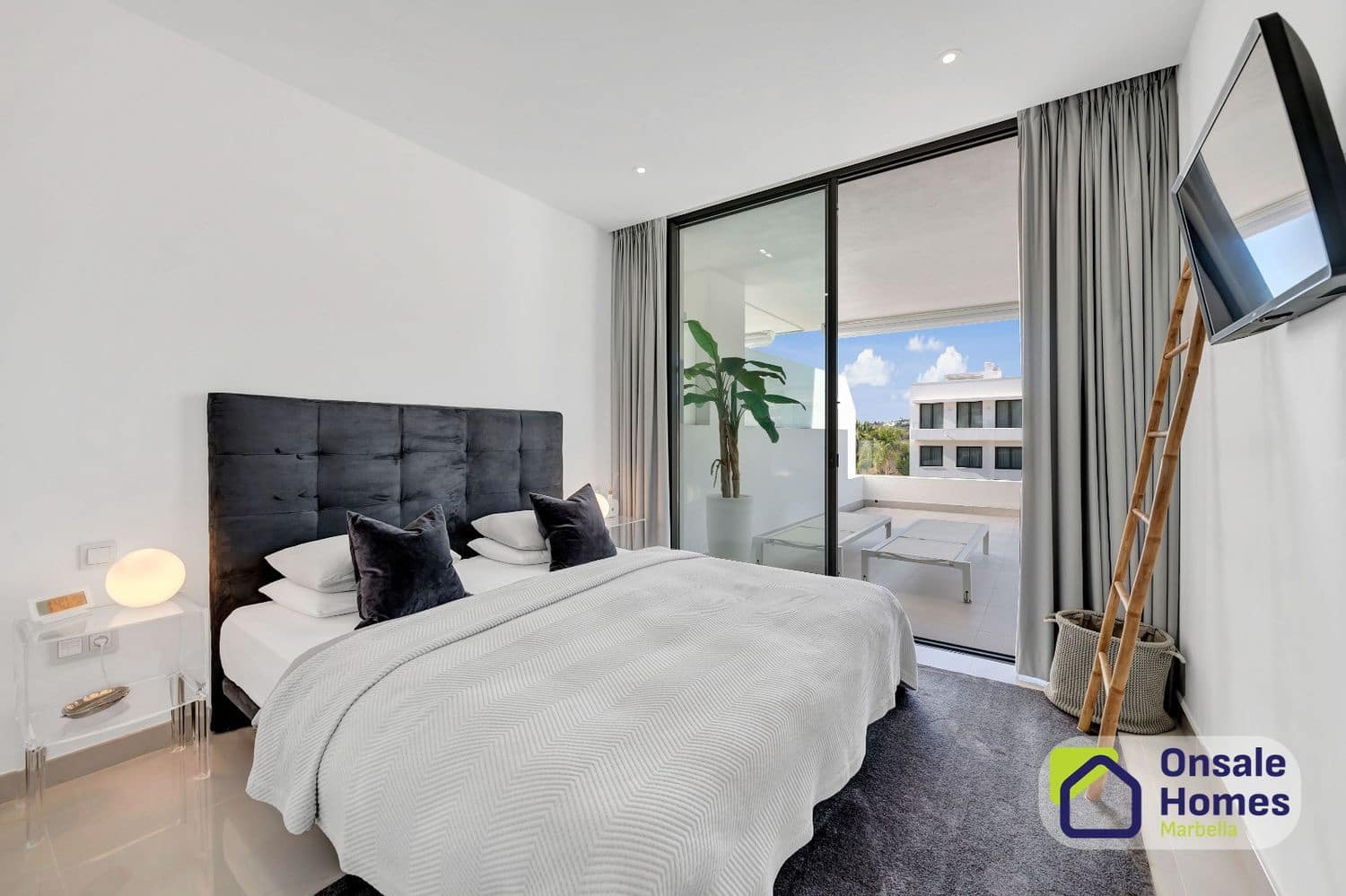 2 soveværelse Lejlighed til salg i New Golden Mile med swimmingpool garage - € 825.000 (Ref: 9714308)