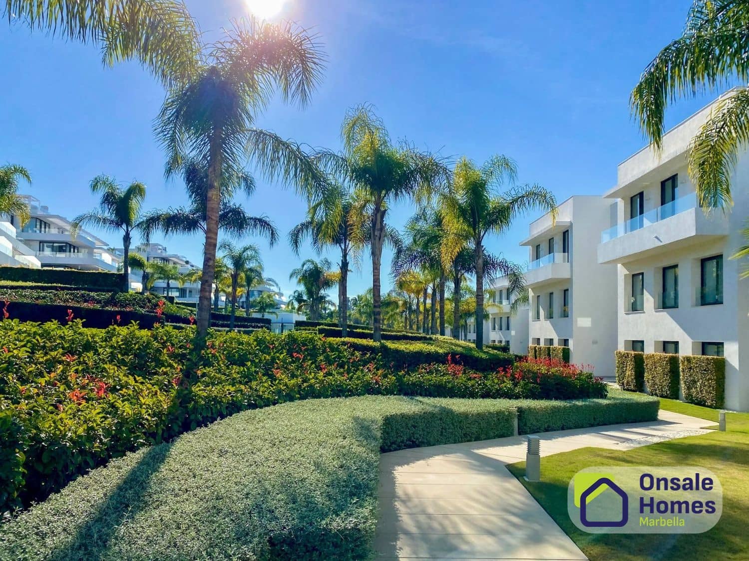 2 soveværelse Lejlighed til salg i New Golden Mile med swimmingpool garage - € 825.000 (Ref: 9714308)