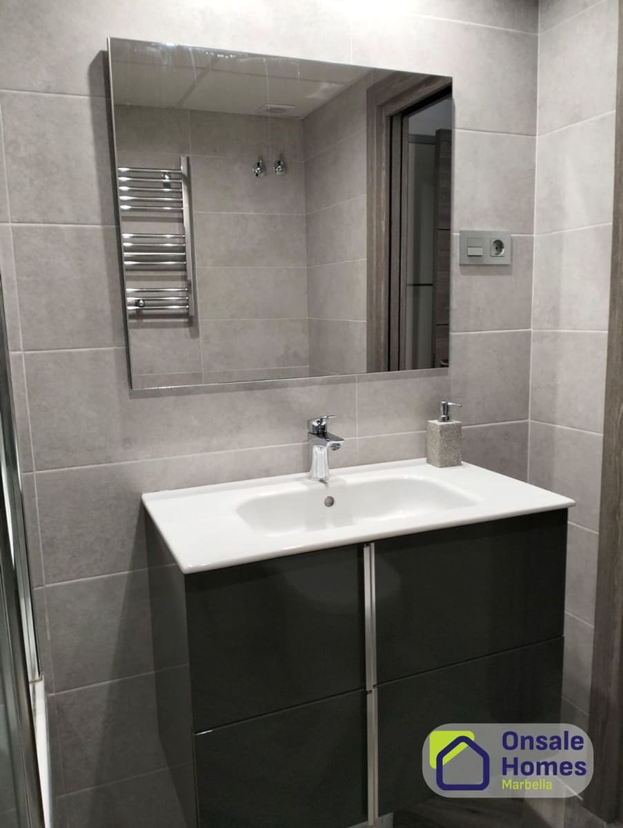 2 makuuhuone Huoneisto myytävänä paikassa New Golden Mile mukana uima-altaan 
autotalli - 274 000 € (Ref: 9714309)