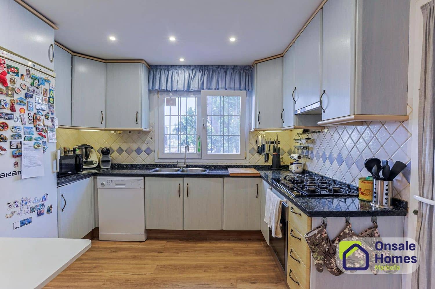 3 Zimmer Villa zu verkaufen in New Golden Mile mit Pool Garage - 1.295.000 € (Ref: 9714310)