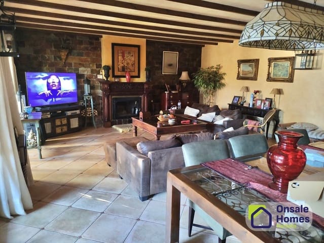 Chalet de 3 habitaciones en Río Real, Marbella en venta con piscina garaje - 1.600.000 € (Ref: 9719434)