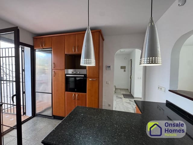 7 makuuhuone Omakotitalo myytävänä paikassa Huerta Belón - Calvario, Marbella mukana uima-altaan 
autotalli - 990 000 € (Ref: 9721057)